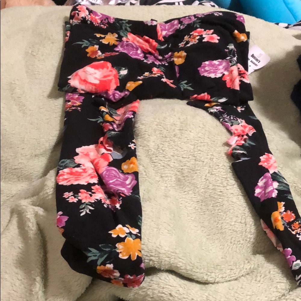 Derek Heart leggings with rips down front
